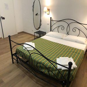 Camera con letto king size